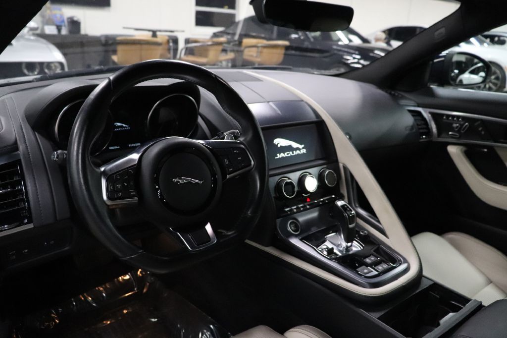 2020 Jaguar F-TYPE Image 12