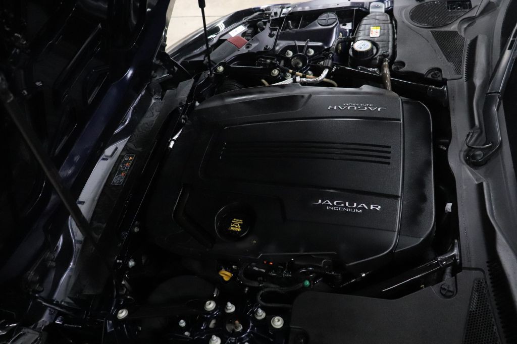 2020 Jaguar F-TYPE Image 18