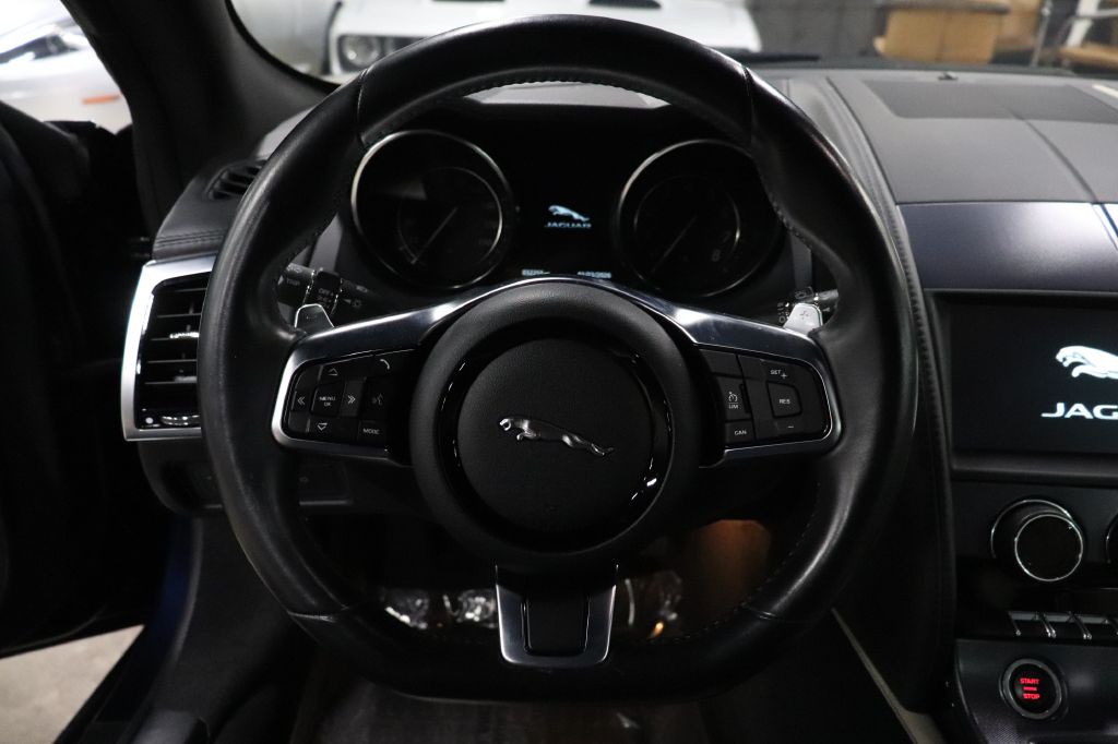 2020 Jaguar F-TYPE Image 19