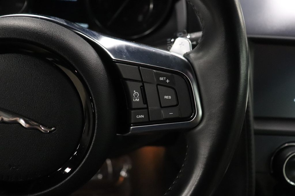 2020 Jaguar F-TYPE Image 21