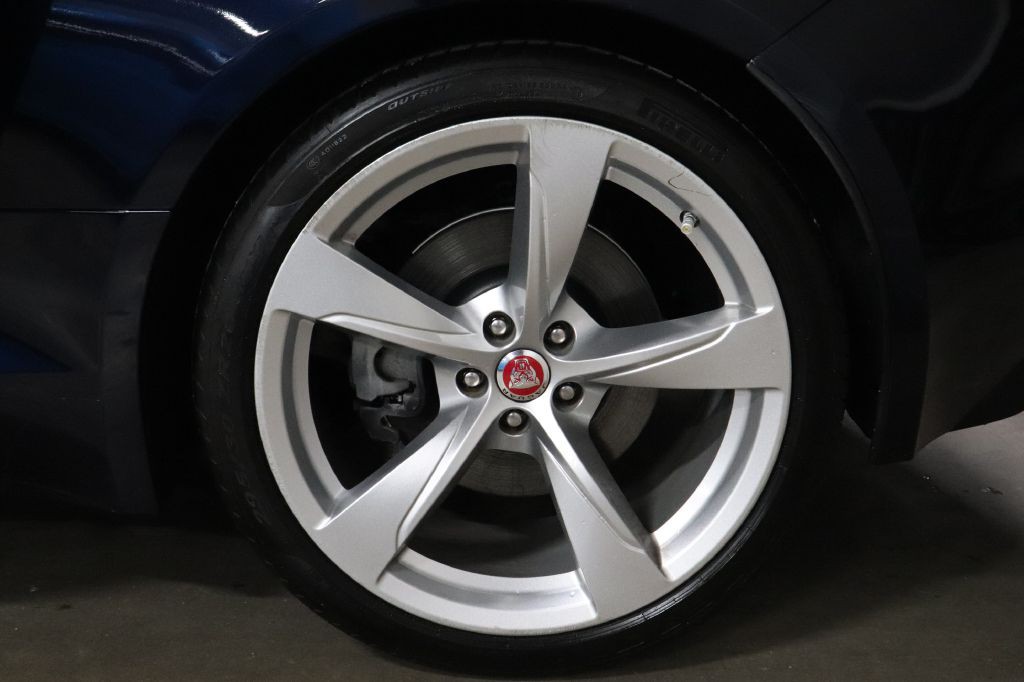 2020 Jaguar F-TYPE Image 30