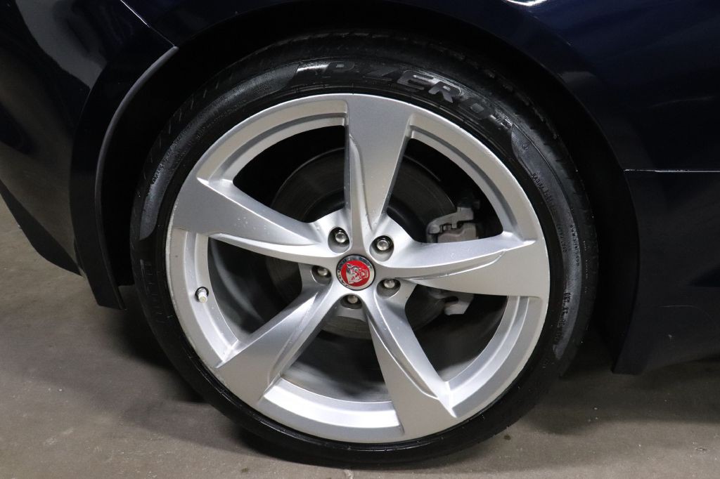 2020 Jaguar F-TYPE Image 31