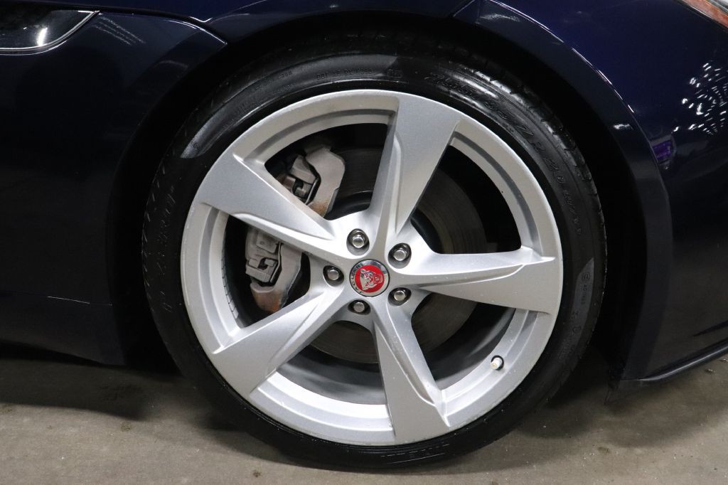 2020 Jaguar F-TYPE Image 32