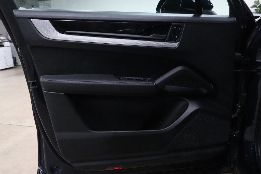 2024 Porsche Cayenne Image 9