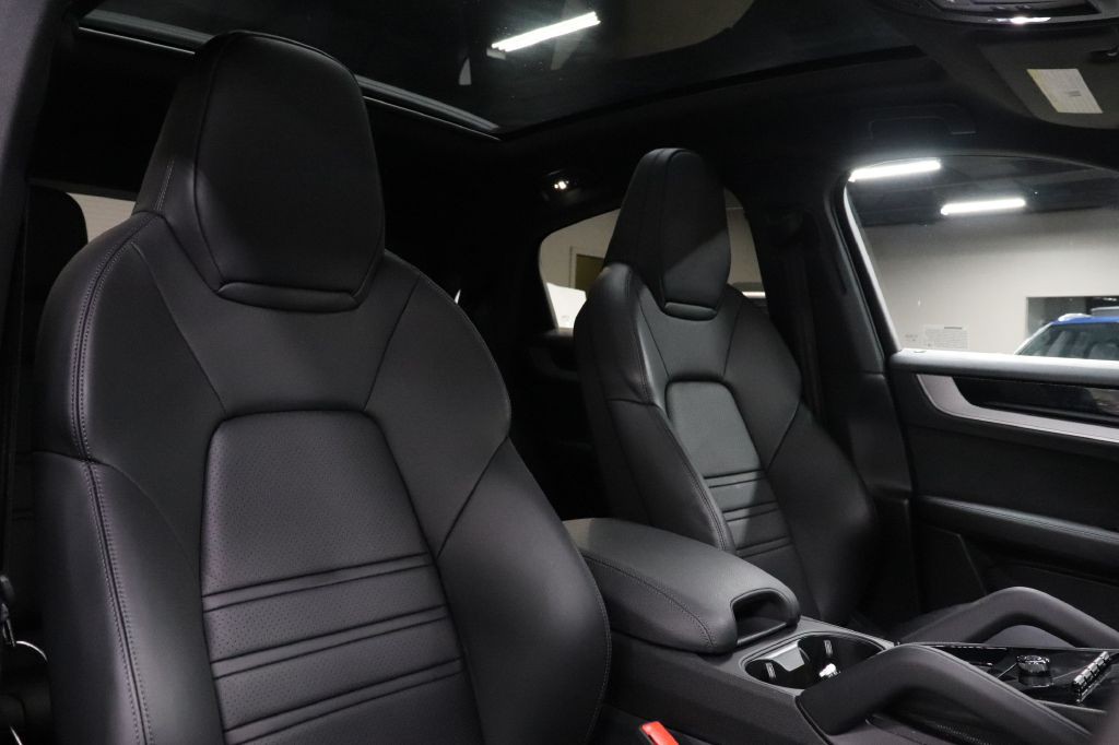 2024 Porsche Cayenne Image 25