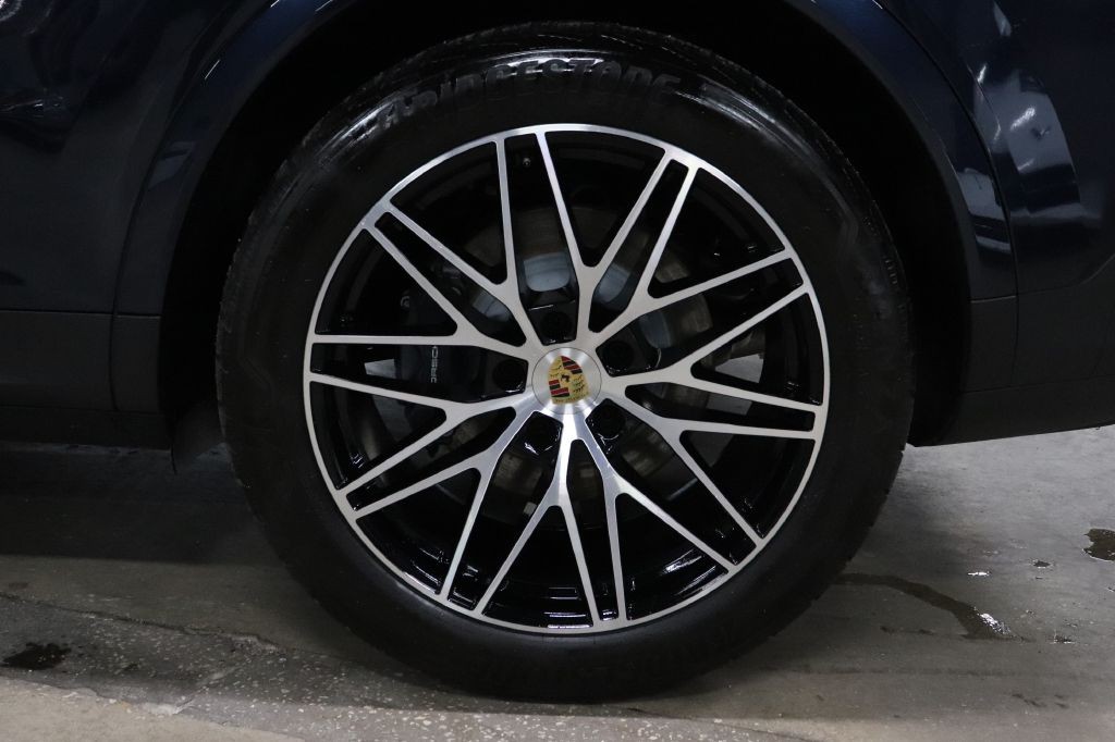 2024 Porsche Cayenne Image 40