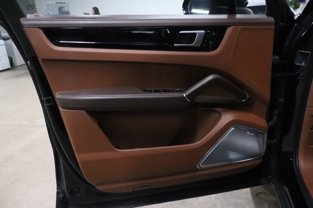 2020 Porsche Cayenne Image 9