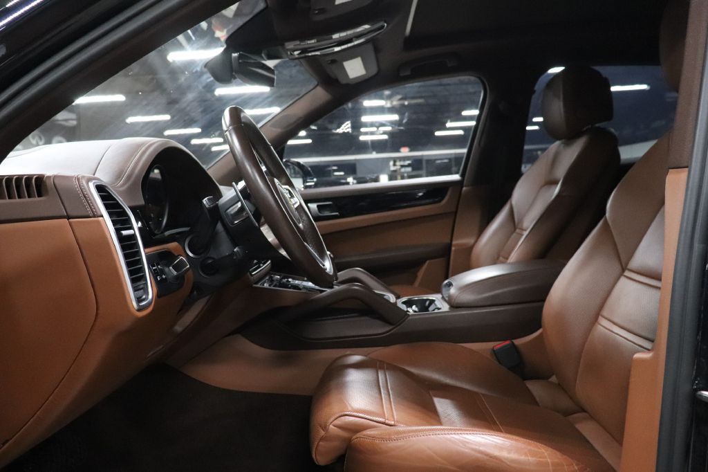 2020 Porsche Cayenne Image 10