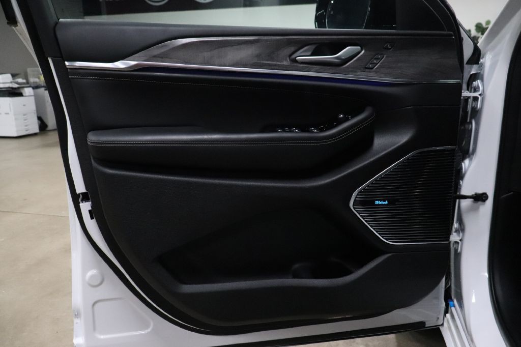 2024 Jeep Grand Cherokee Image 9