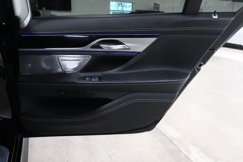 2021 BMW 7 Series Image 26