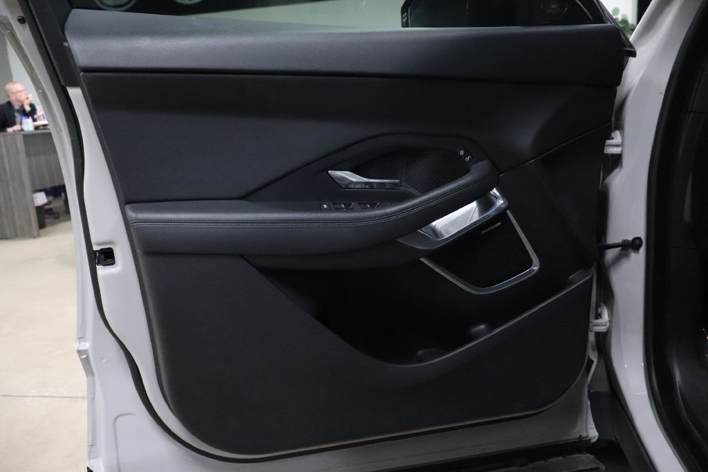 2018 Jaguar E-pace Image 8