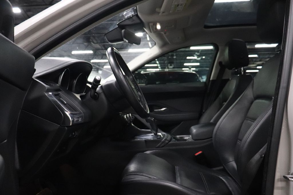 2018 Jaguar E-pace Image 9