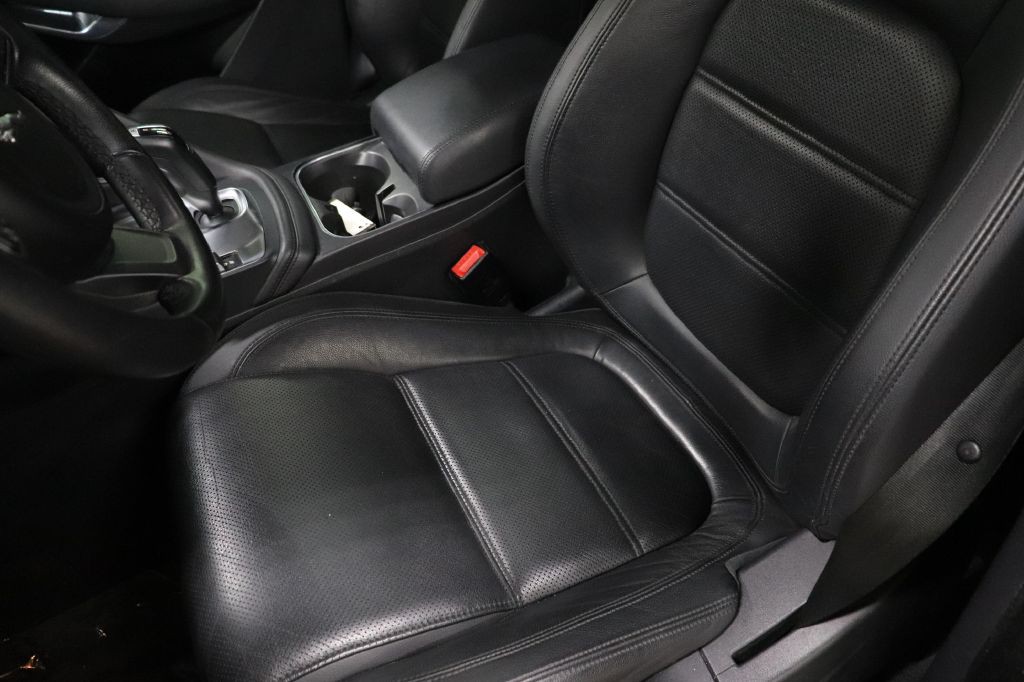 2018 Jaguar E-pace Image 11