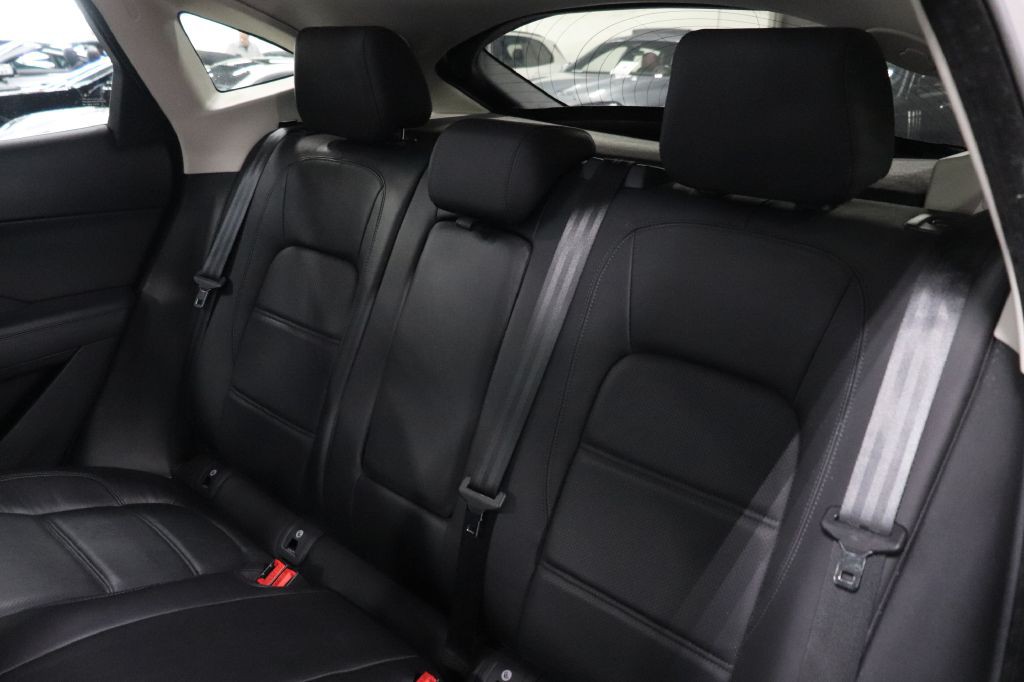 2018 Jaguar E-pace Image 15