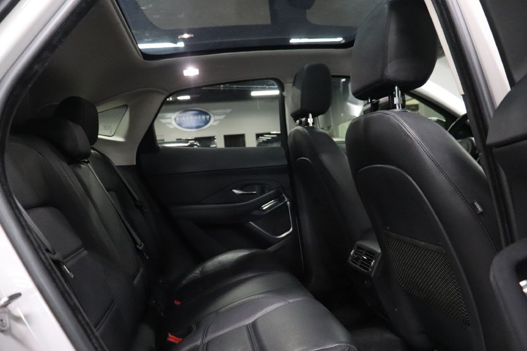 2018 Jaguar E-pace Image 19