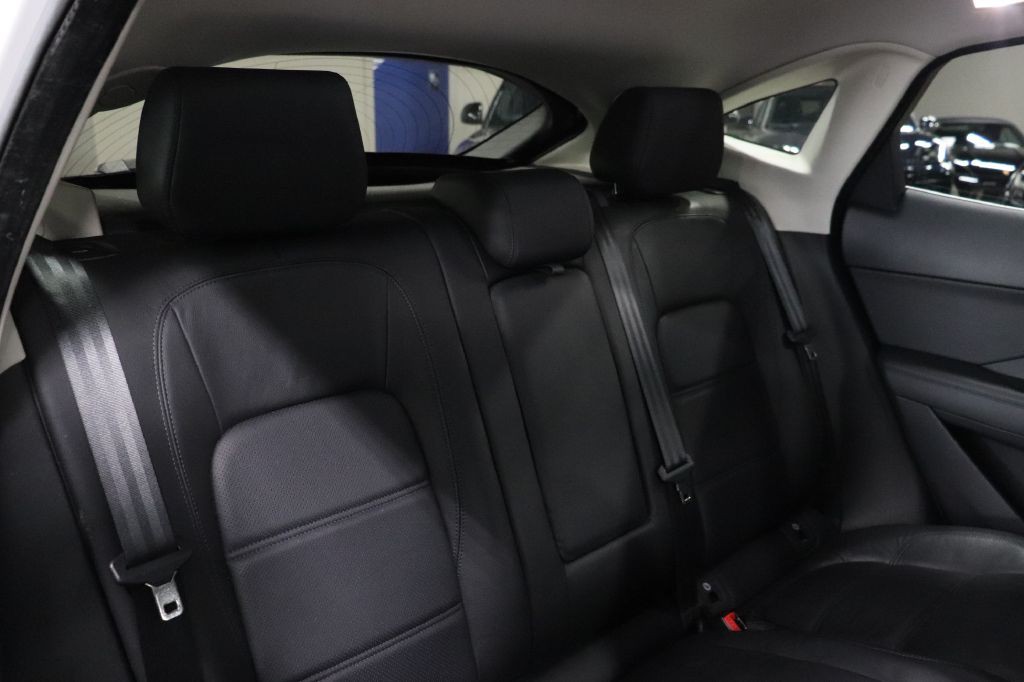 2018 Jaguar E-pace Image 20