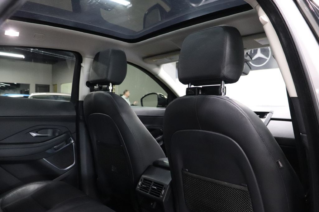2018 Jaguar E-pace Image 21