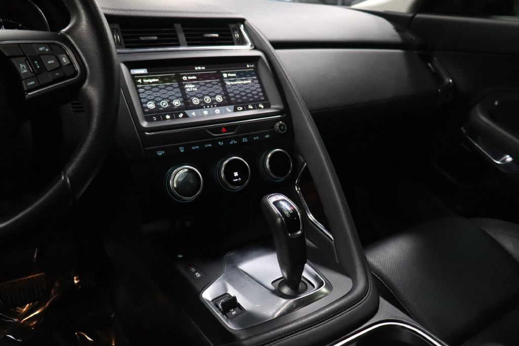 2018 Jaguar E-pace Image 30