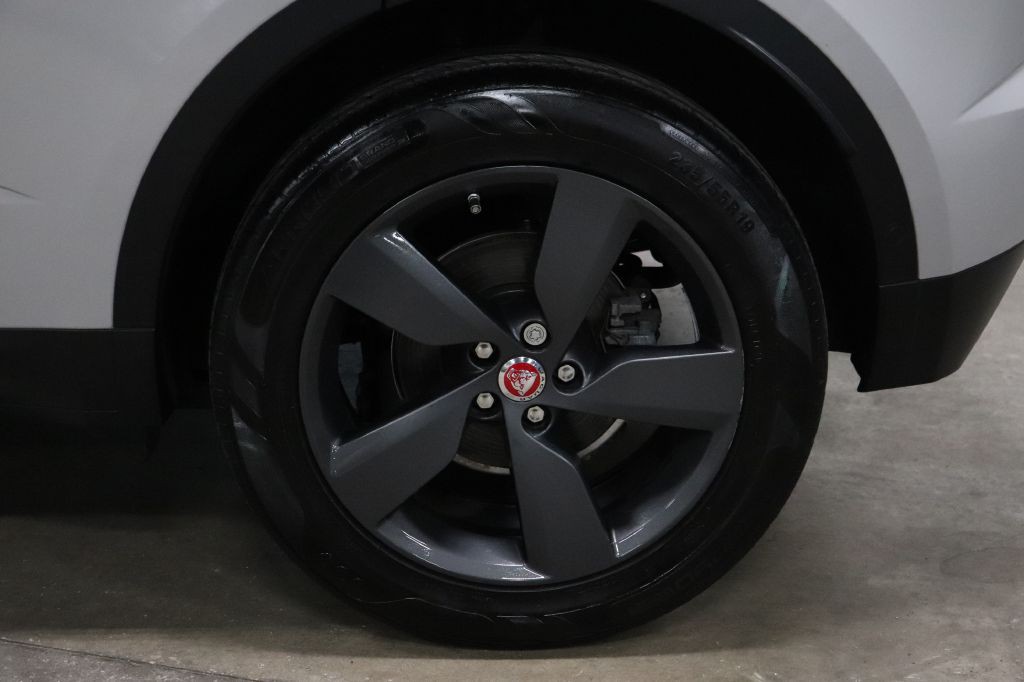 2018 Jaguar E-pace Image 37