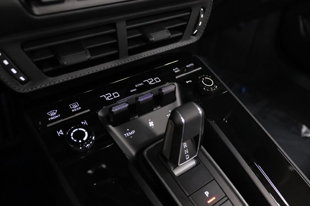 2026 Porsche 911 Image 25