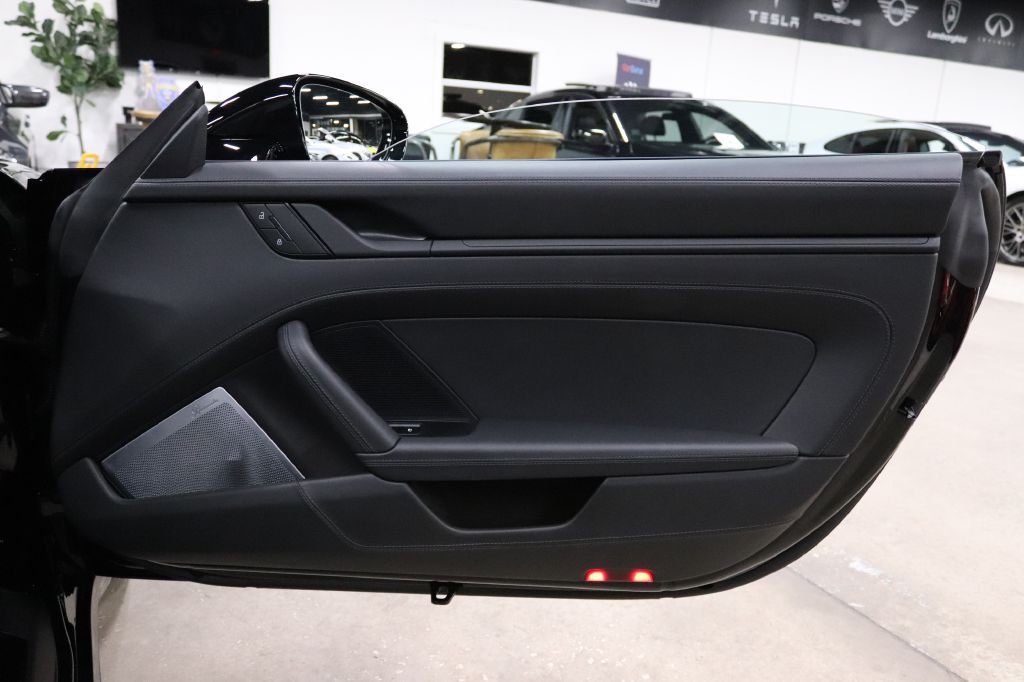 2026 Porsche 911 Image 32