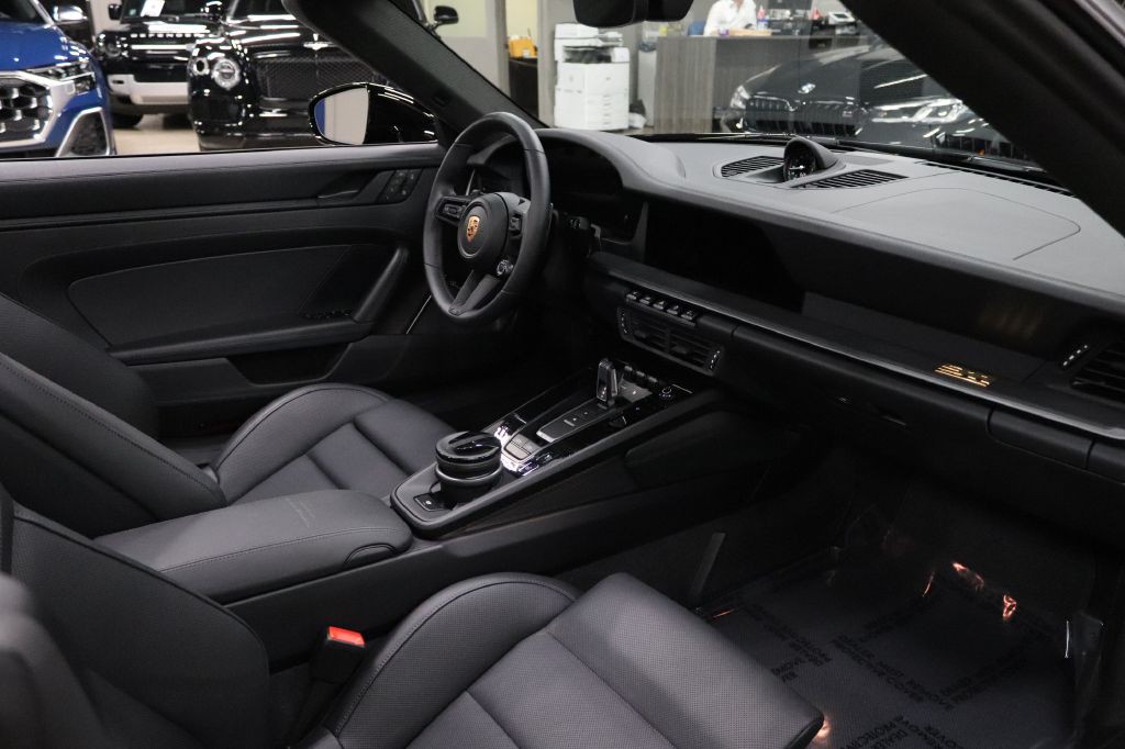 2026 Porsche 911 Image 33