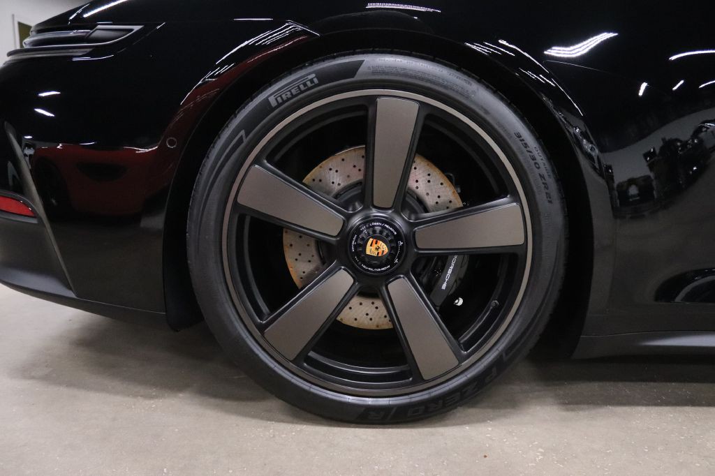 2026 Porsche 911 Image 40