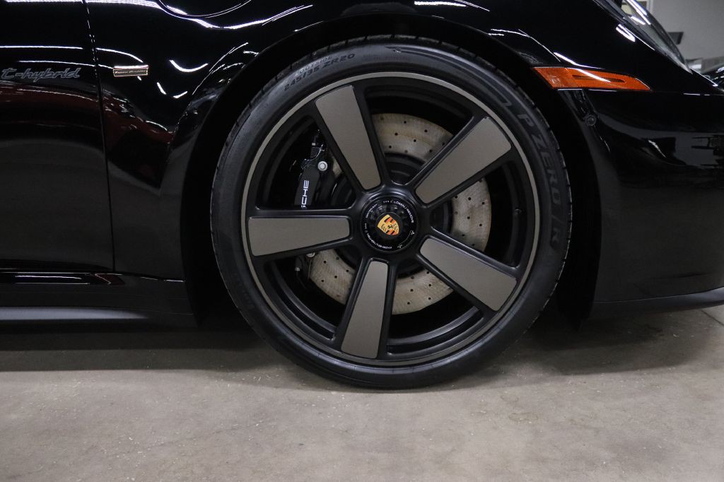 2026 Porsche 911 Image 41