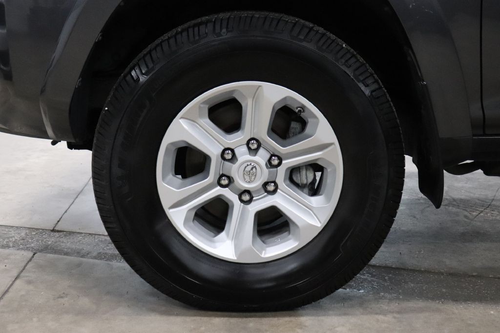 2019 Toyota 4Runner Image 38