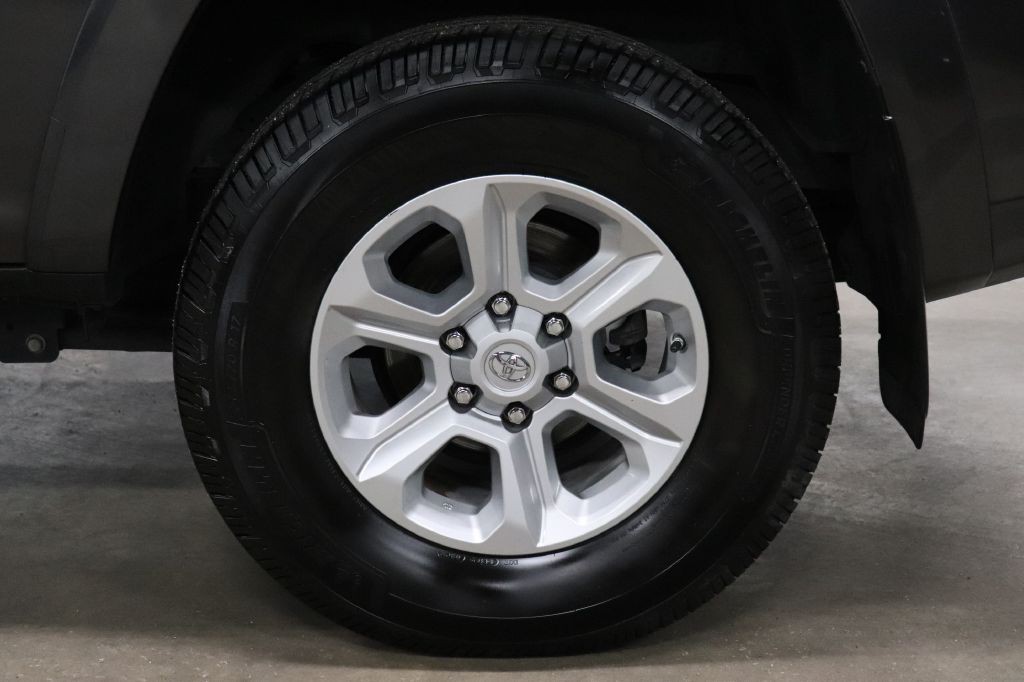 2019 Toyota 4Runner Image 39