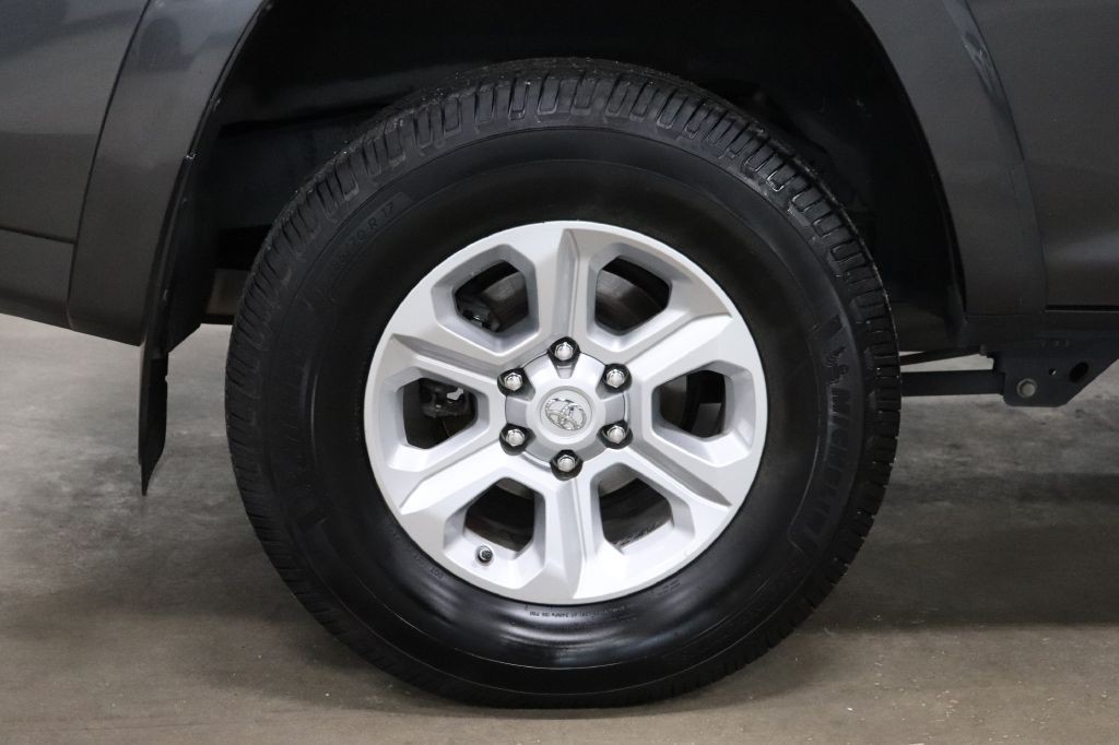 2019 Toyota 4Runner Image 40