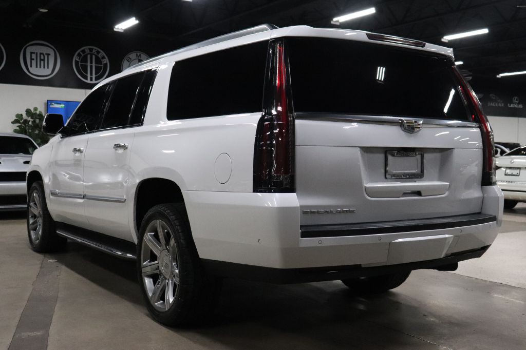 2020 Cadillac Escalade Image 3
