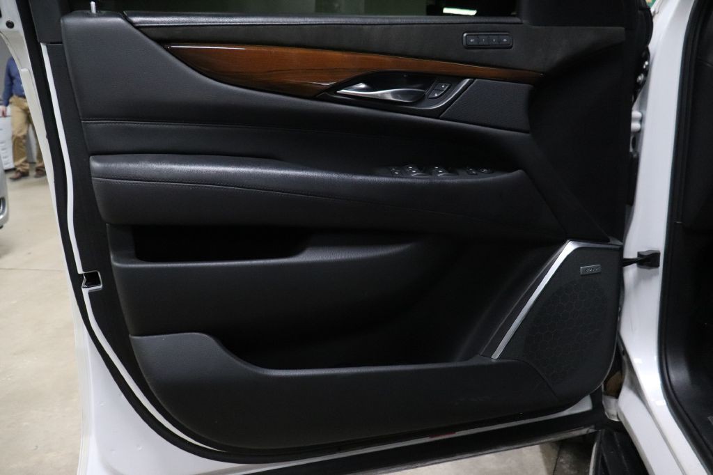2020 Cadillac Escalade Image 9