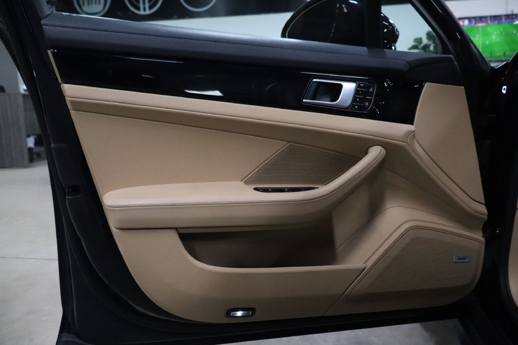 2020 Porsche Panamera Image 9