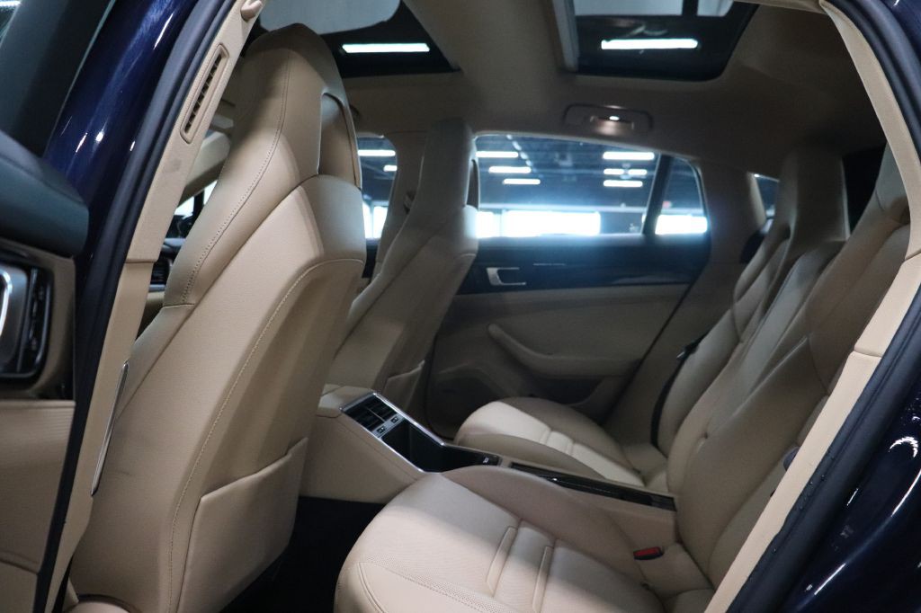 2020 Porsche Panamera Image 15