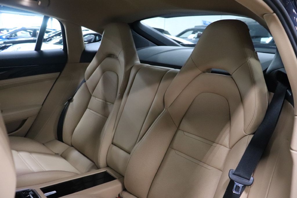 2020 Porsche Panamera Image 16