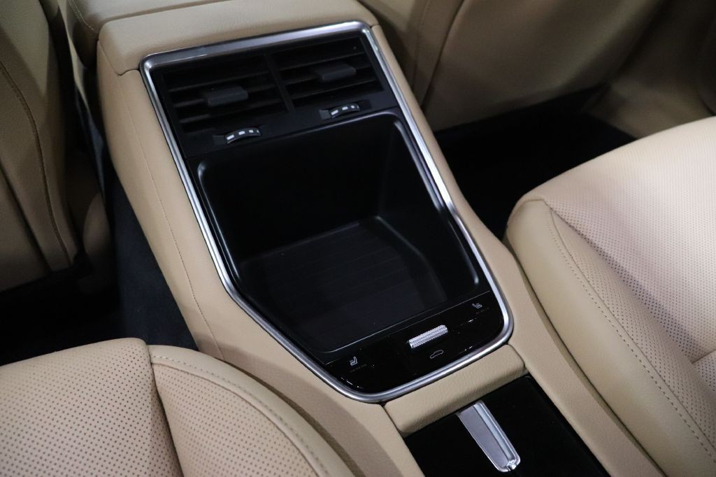 2020 Porsche Panamera Image 18