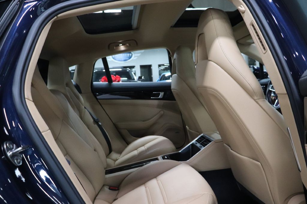 2020 Porsche Panamera Image 21