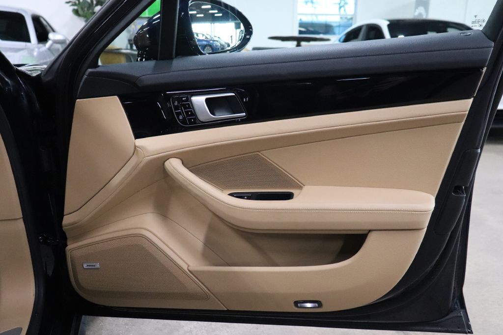 2020 Porsche Panamera Image 24