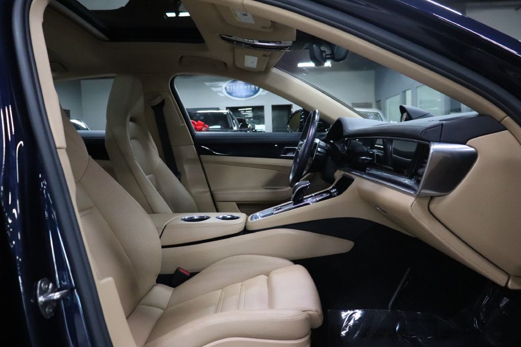 2020 Porsche Panamera Image 25