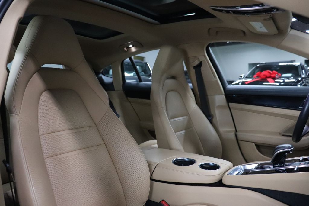 2020 Porsche Panamera Image 26