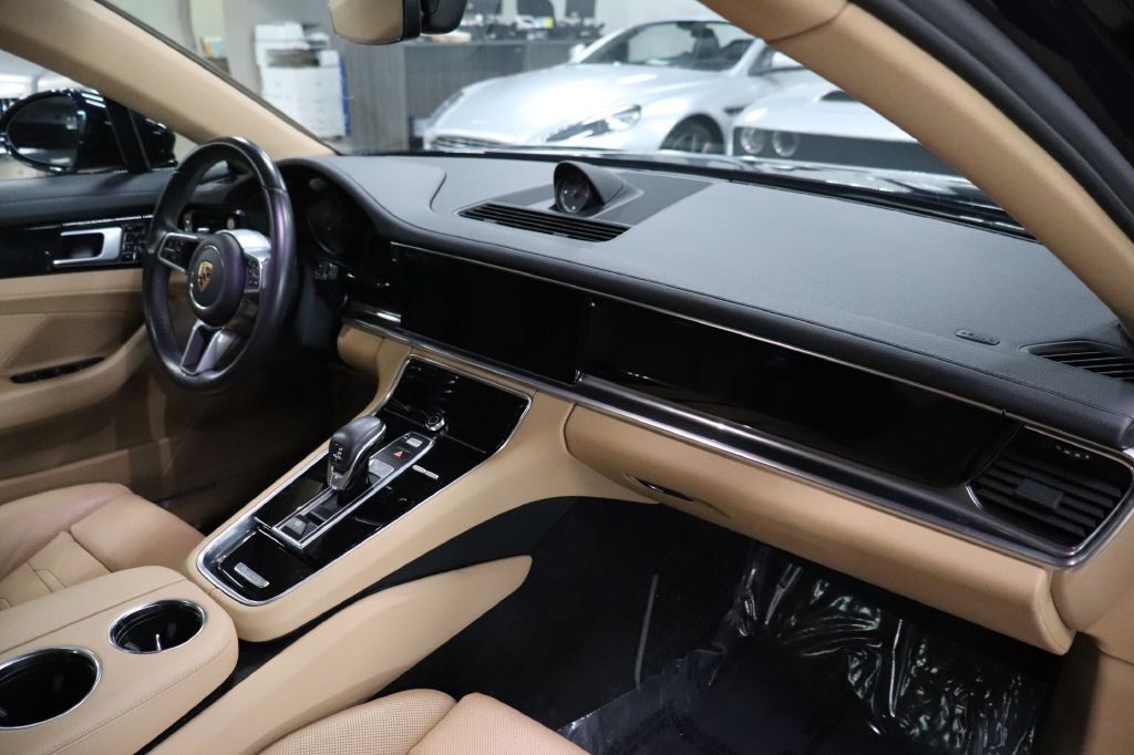 2020 Porsche Panamera Image 27