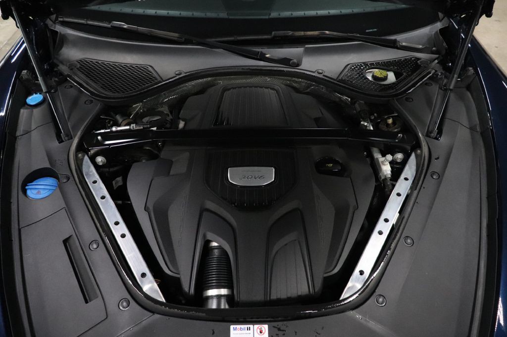 2020 Porsche Panamera Image 28