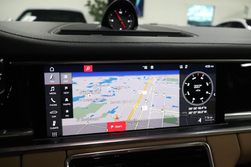 2020 Porsche Panamera Image 34