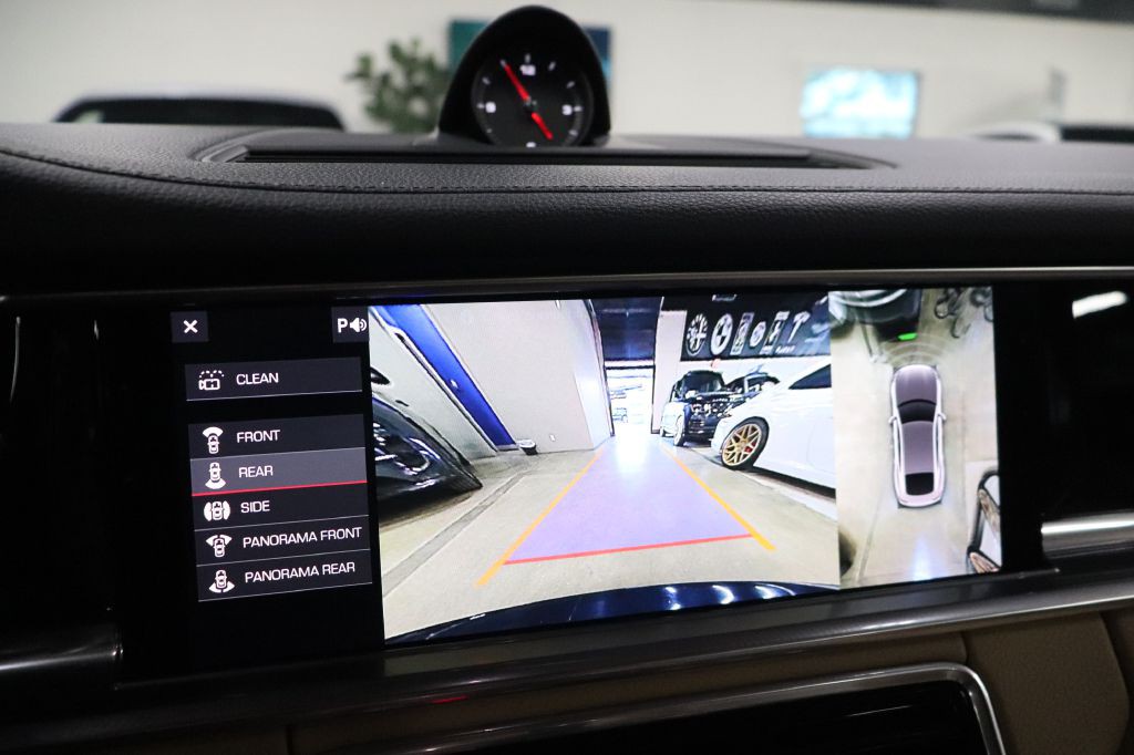 2020 Porsche Panamera Image 36