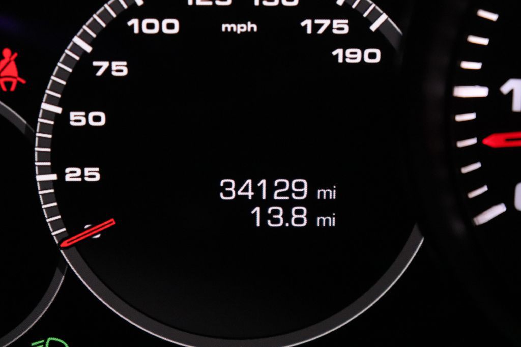 2020 Porsche Panamera Image 38