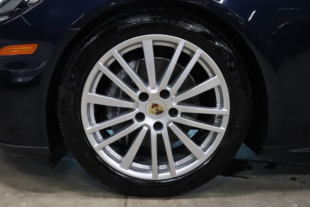 2020 Porsche Panamera Image 39