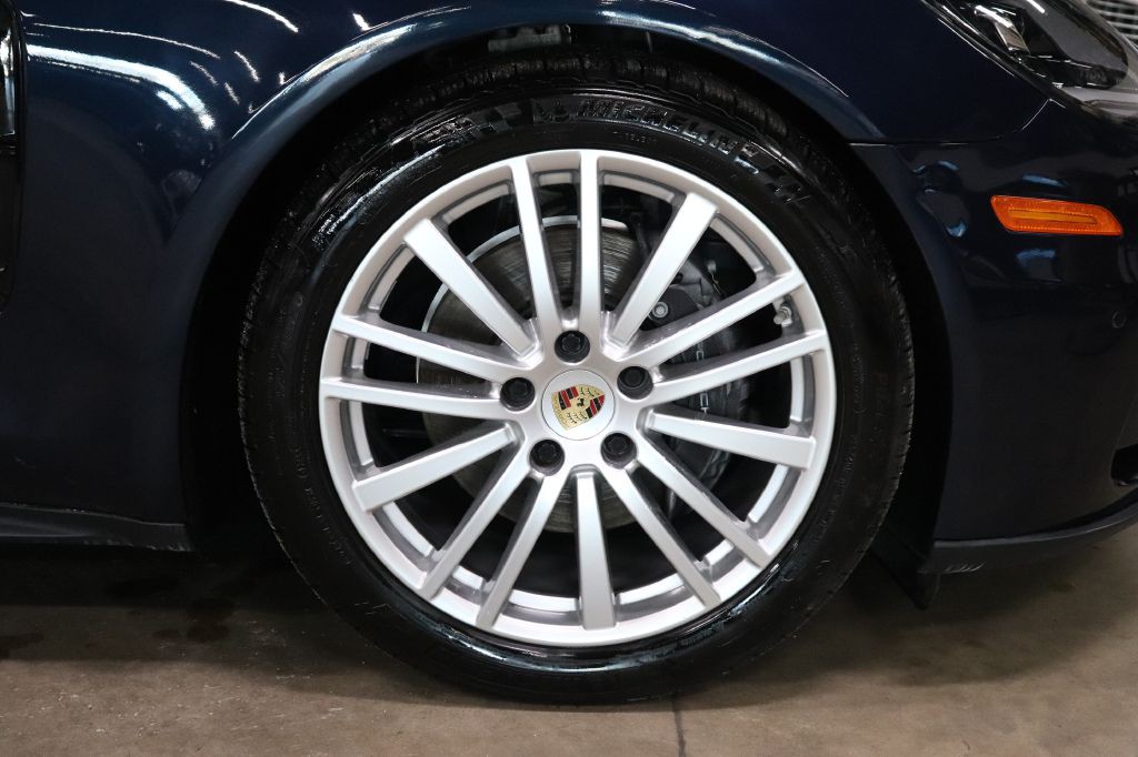 2020 Porsche Panamera Image 42