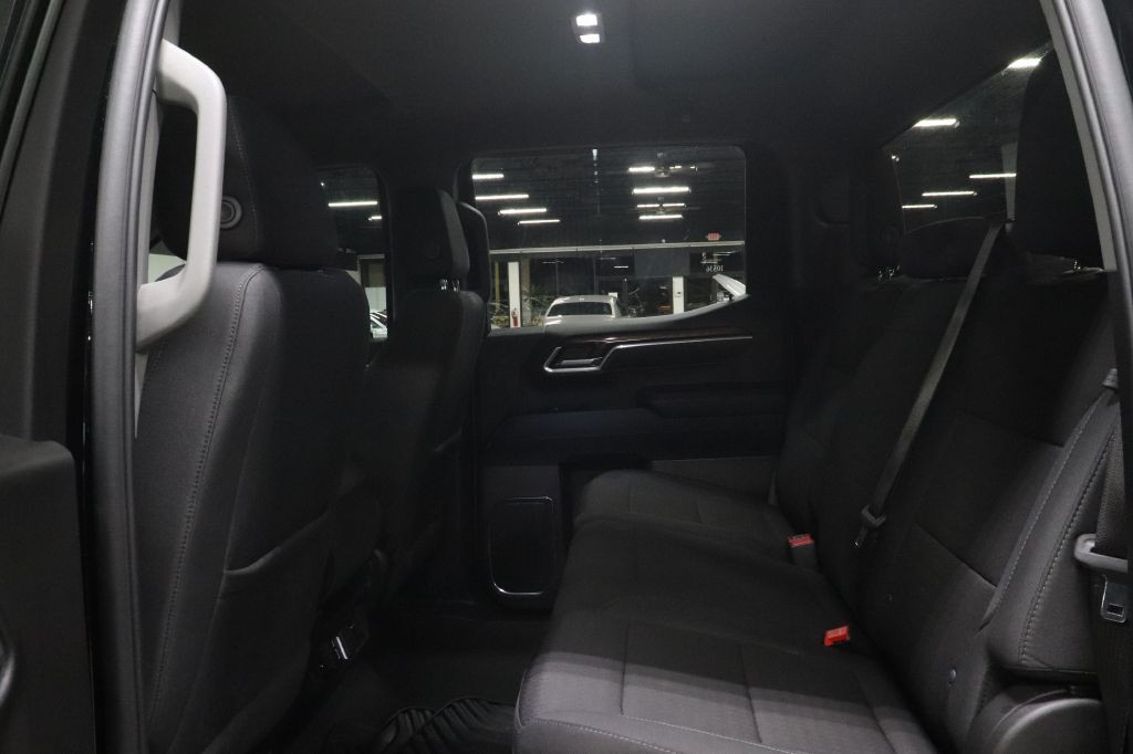 2025 Chevrolet Silverado 1500 Image 15