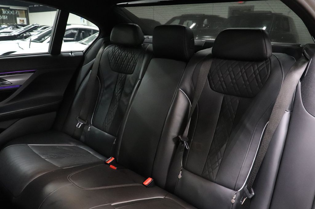 2022 BMW 7 Series Image 16